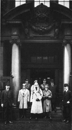 Lawrence of Arabia purchasing a train in Glasgow