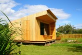 Cabin on stilts at Kilconquhar Loch