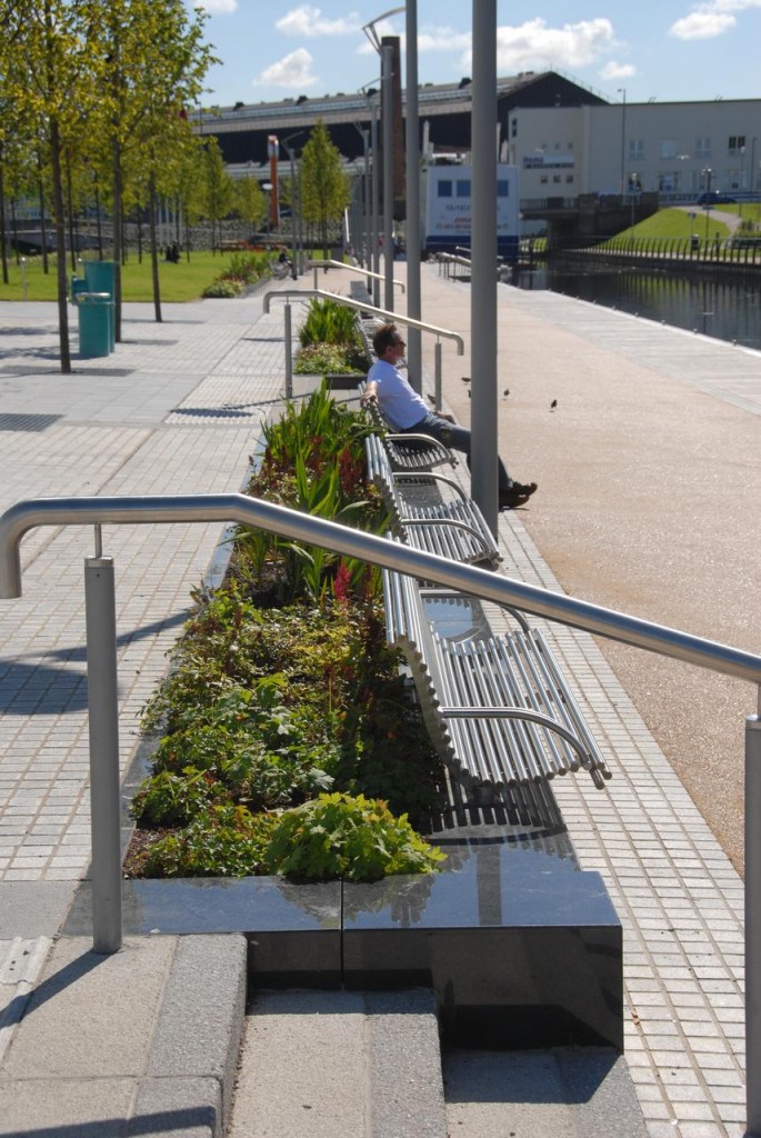 north canal bank clydebank : ian white associates